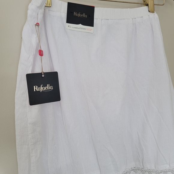 Rafaella White Cotton Lace Broomstick Maxi Skirt - NWT
XL - Picture 3 of 8